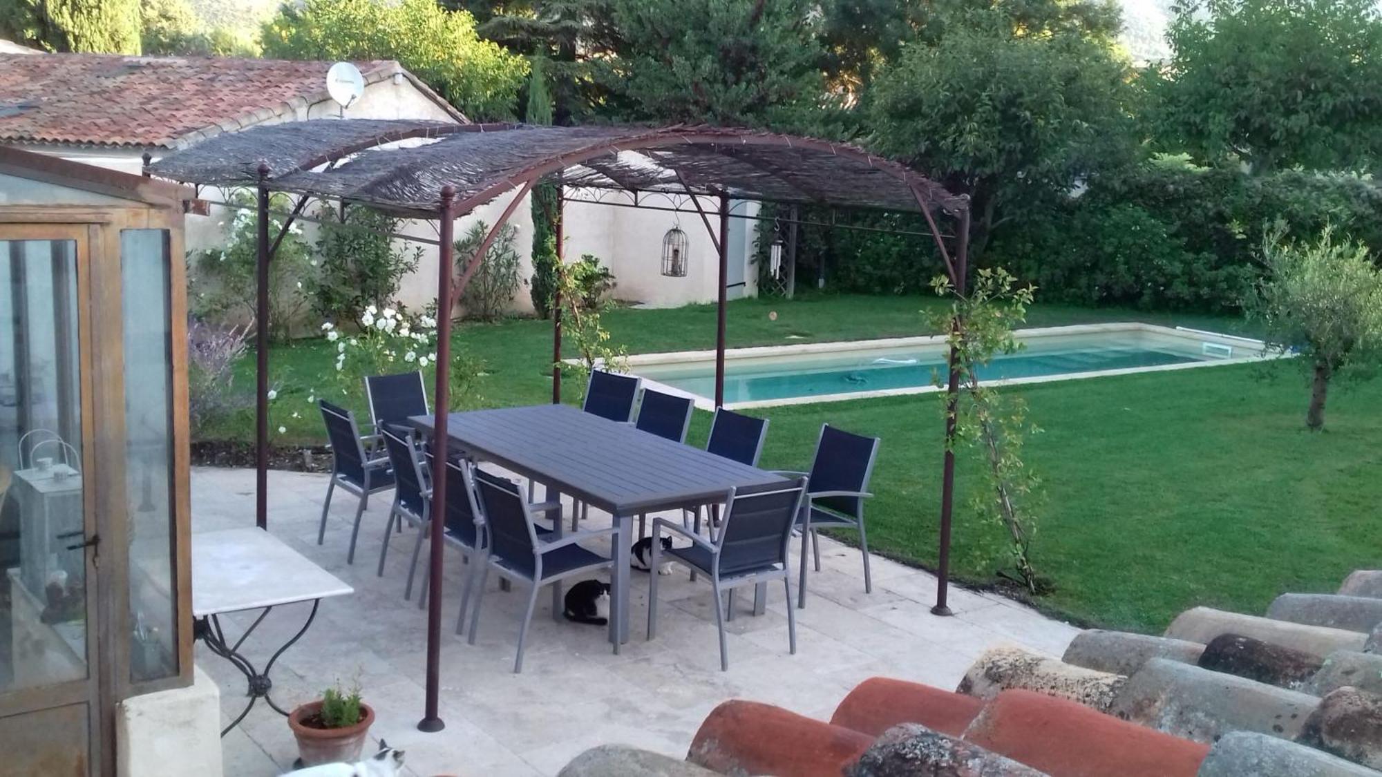 Le Chat Sur Le Toit Lourmarin Exterior photo